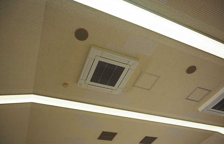 LED照明、高効率エアコンの写真