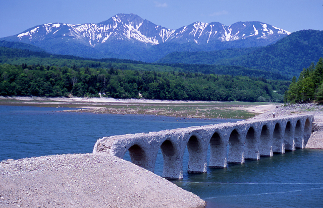 タウシュベツ川橋梁・糠平湖の写真