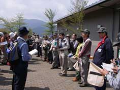 自然とふれあうみどりの月間の集い観察会　写真1