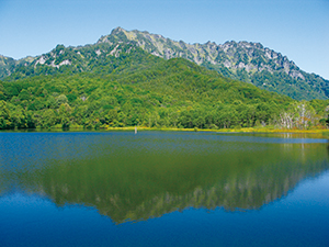 photo of Togakushi Mountain Range seen from the Kagami Pond