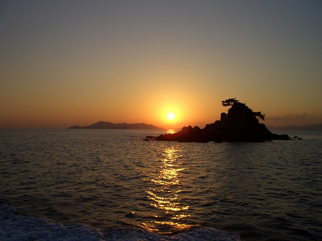 タイトル　笠岡諸島沖に沈む夕陽