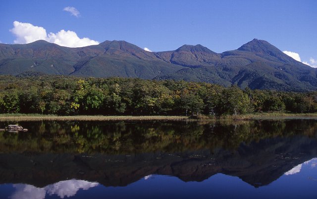 http://www.env.go.jp/park/shiretoko/guide/rule_1/images/goko_renzan.jpg