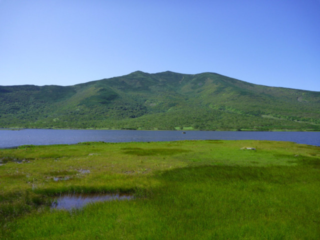 タイトル　_羅臼湖と知西別岳（9月）