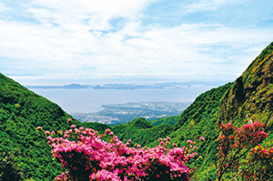 雲仙岳から眺望した有明海と天草諸島の写真
