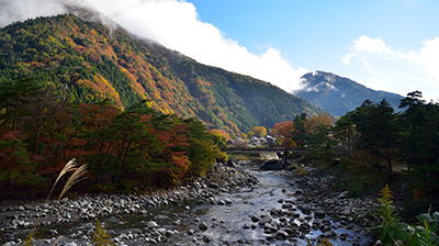 鈴鹿山脈、愛知川をのぞむ東近江市の光景の写真