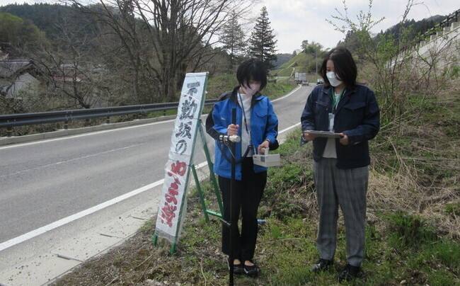 土壌の放射線測定の様子