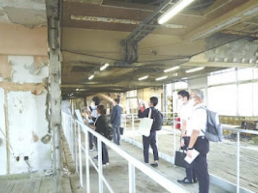 施設見学の様子