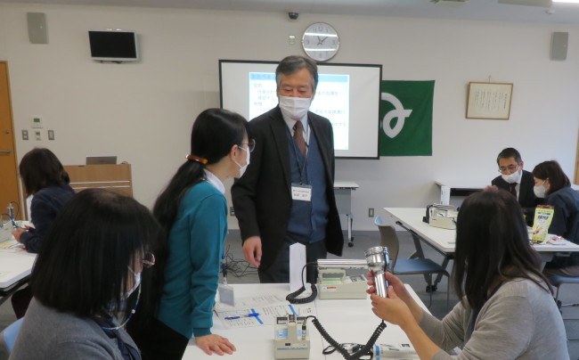 放射線測定器等の実習の様子