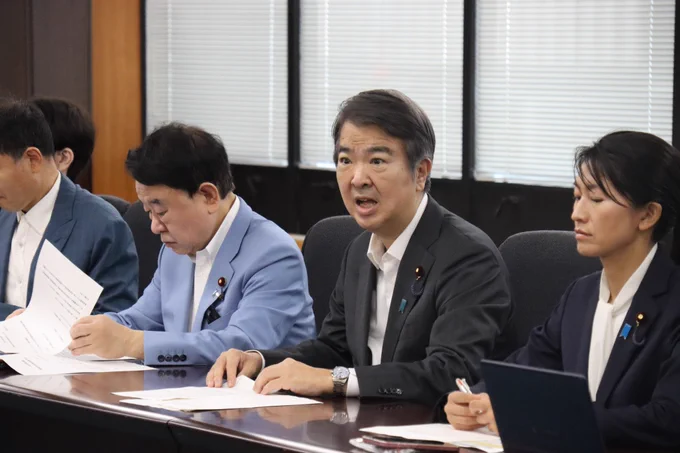 発言する大臣の様子