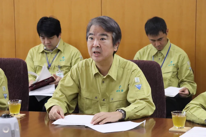 発言する大臣の様子
