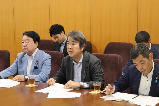 発言する大臣の様子