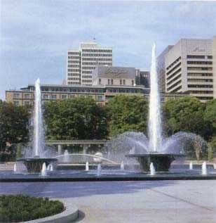 Wadakura Fountain Park