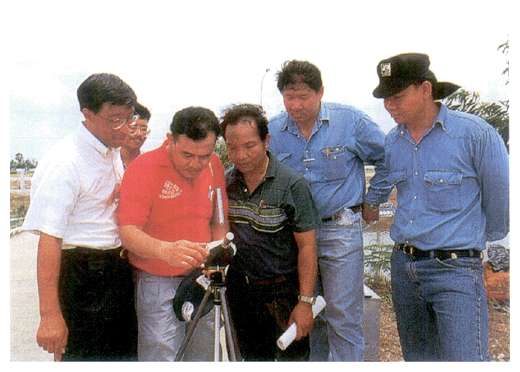 Japanese experts conduct technology transfer at Thailand's Environmental Research and Training Center (noise measurement).