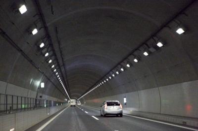 写真：中央道トンネル