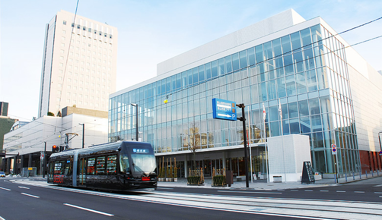 富山国際会議場とLight Rail Transit