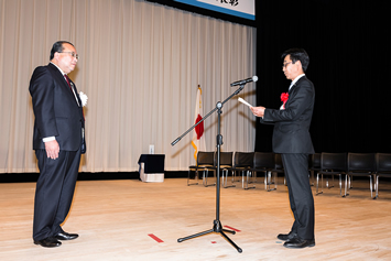 受賞者代表 アサヒビール株式会社　神奈川工場が謝辞を述べる写真