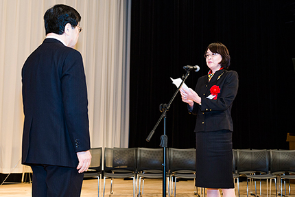 受賞者代表　静岡県立富岳館高等学校が謝辞を述べる写真