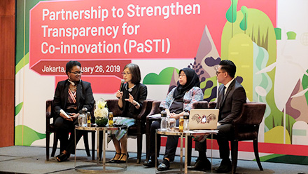 From left to right, Ms. Yamide Dagnet(WRI), Ms. Masako Ogawa(MOEJ) and Ms. Sudhiani Pratiwi(BAPPENAS)	in the international workshop