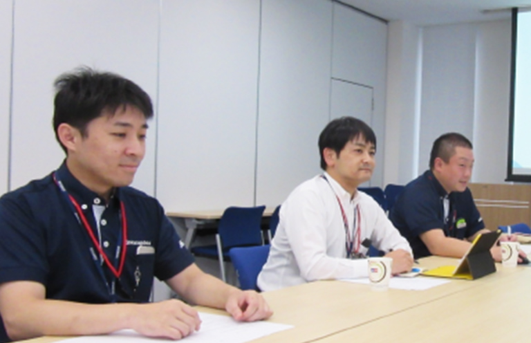 お話を伺った白鷺電気工業株式会社、沼田社長（中央）、眞田主任（右）、齋藤主任（左）の写真