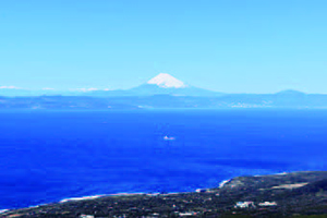 Mr. Fuji from the view point at the top of Mt. Mihara
on Oshima Island