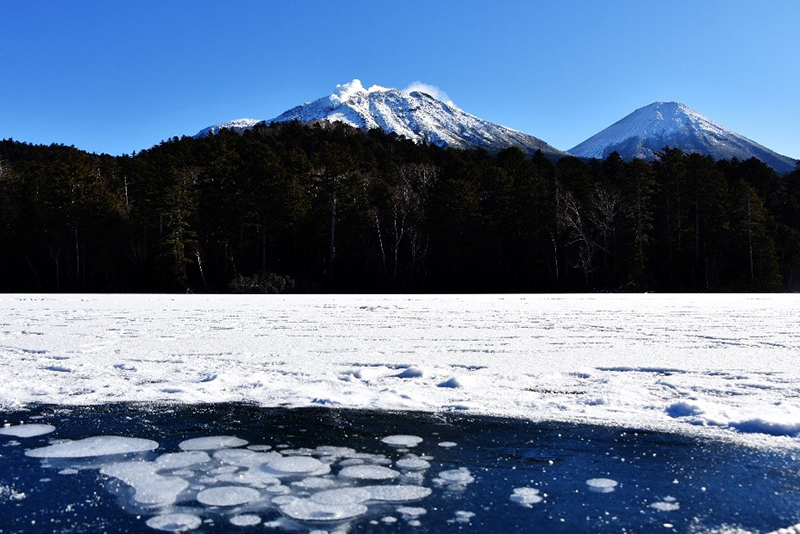 Ice bubbles on Lake Onneto and Mt. Meakan and Mt. Akanfuji, Akan-Mashu National Park