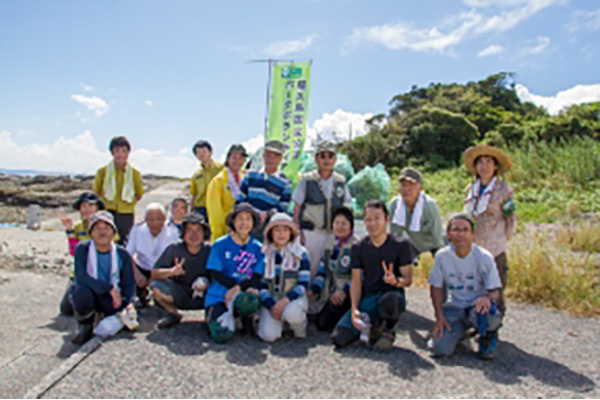 Park Volunteer activity group photo. The yellow-green banner at center identifies the group. A day for smiles and friendship.