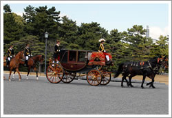 写真：信任状捧呈式馬車列