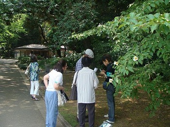 写真:園内ガイドウォーク
