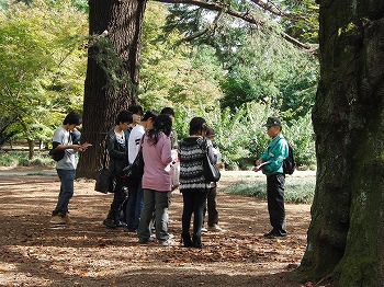 写真：園内ガイドウォーク