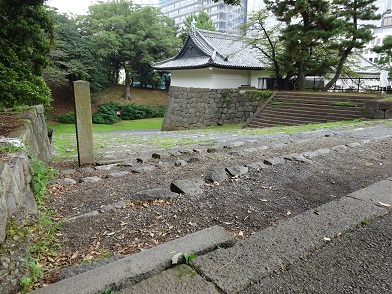 日本武道館から旧江戸城清水門（雁木坂）へ｜皇居外苑｜国民公園｜環境省