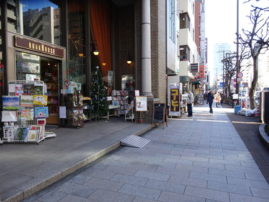 写真：神田神保町の古書店街