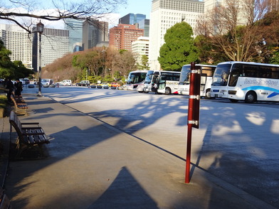 写真：アイドリングストップ看板皇居外苑楠公駐車場