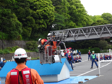 救助演習を行うレスキュー隊員のみなさん