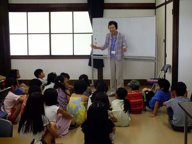 写真：和歌の講演の様子