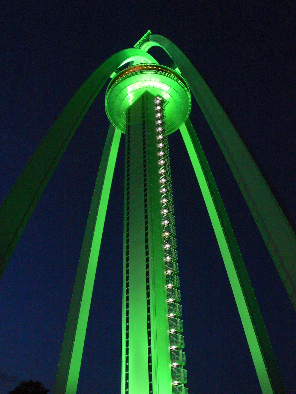 ツインアーチ138