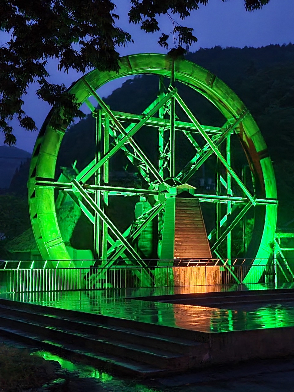 新見市神郷紙の館・水車　夢すき公園