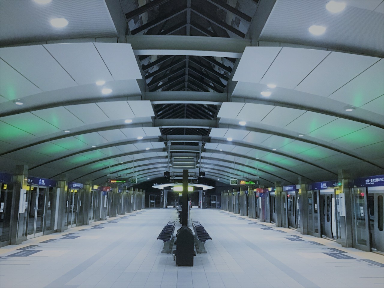 ゆりかもめ新橋駅ホーム