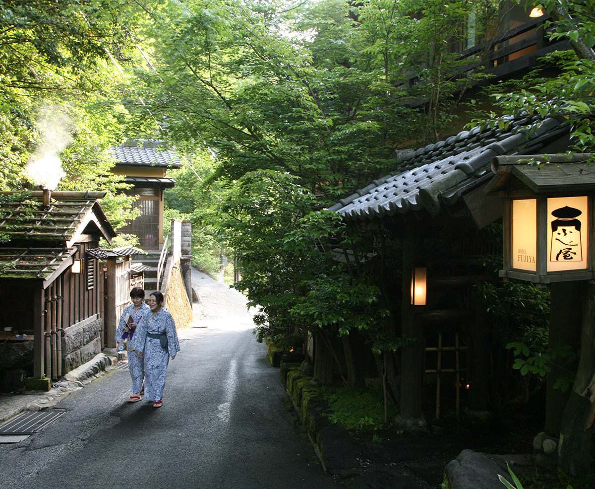 黒川温泉の風情ある街並み