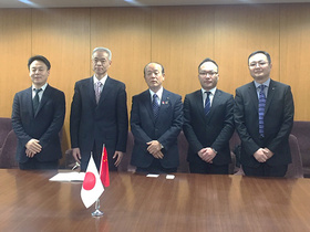 写真：日本と中国の民間企業の代表らと