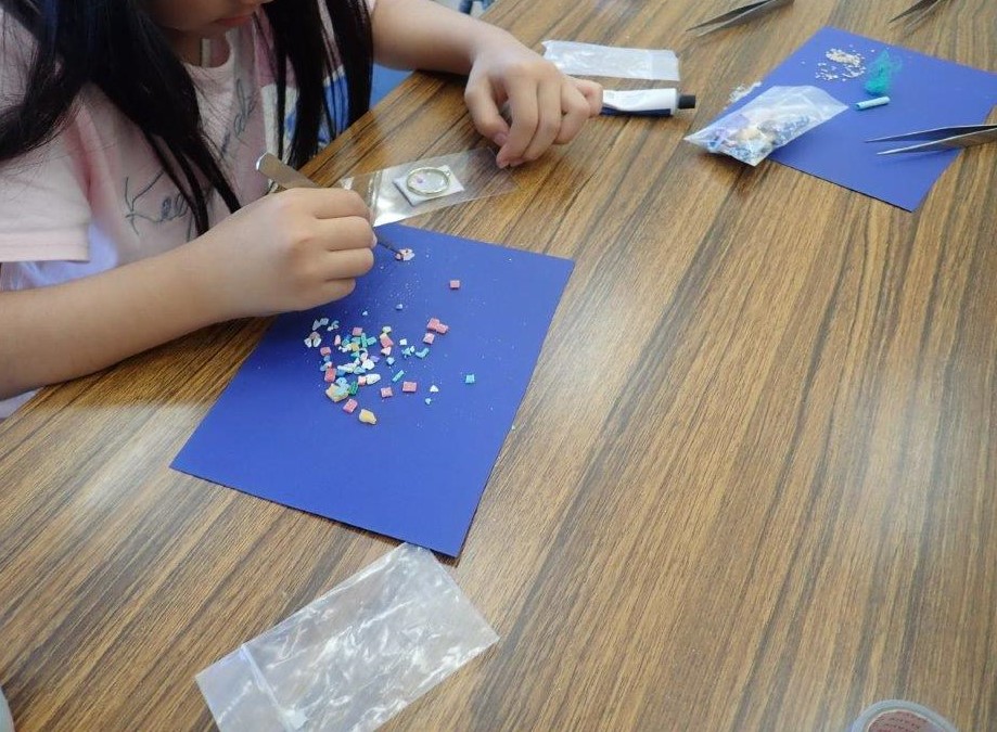 ビーチクリーンとマイクロプラスチックでキーホルダー作り