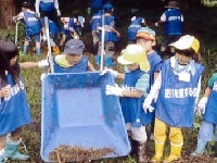 逆川こどもエコクラブ「黄門さまの湧水にホタルを飛ばそう」