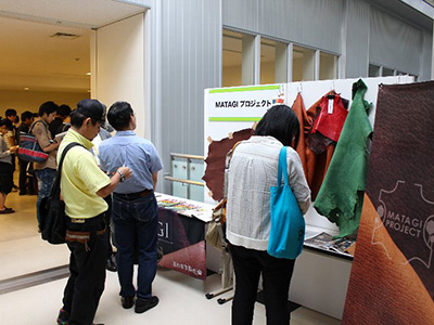 シカの皮などを使った製品の展示（千葉県会場）