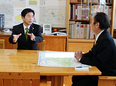 埼玉県知事と会談