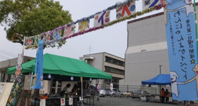 相談風景（芝生広場で犬のしつけ相談）