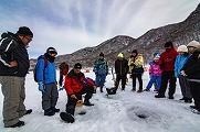 赤城山雪上体験ツアーでのわかさぎ釣り体験