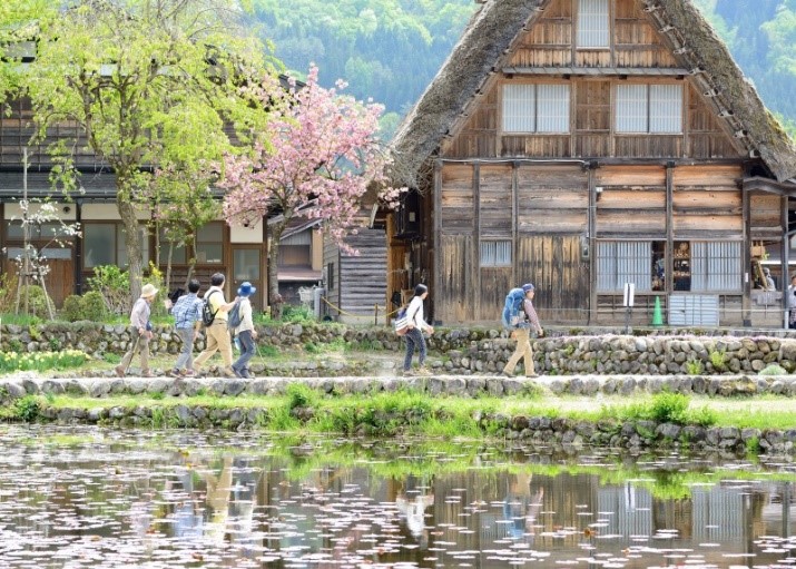 合掌集落前山ガイドツアー