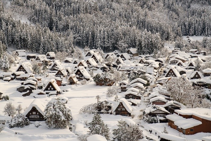 雪の白川郷合掌造り集落