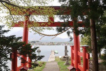 宇賀神社（野尻湖琵琶島）