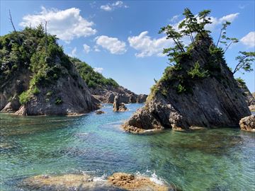 浦富（うらどめ）海岸島めぐり遊覧船