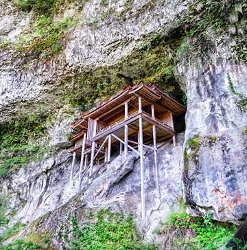 三徳山（三佛寺本堂）